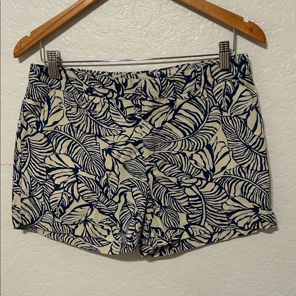 🚀Patagonia  Blue & white Leaf Print Shorts size 8 GUC